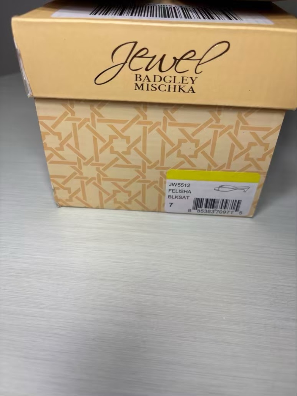 Jewel Badgley Mischka Felisha Black
Satin Bow Kitten Heel Sandals Size 7 NIB - Picture 8 of 8